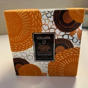 NWT Voluspa Hand Poured Candle Spiced Pumpkin Latte